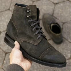 Captain | Dark Olive Suede -Thursday Boots Sales 1024x1024 Men Captain DarkOliveSuede 102421 3