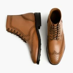 Wingtip | British Tan -Thursday Boots Sales 1024x1024 Men Wingtip BritishTan 091622 Flatlay1