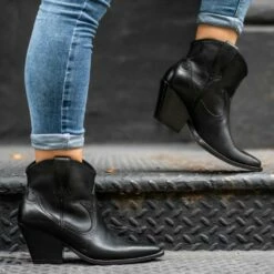 Indio | Black 16 Indio | Black -Thursday Boots Sales 1024x1024 Women Indio Black 102221 2 c4891ee5 a30e 4cc9 b651 31b563480233