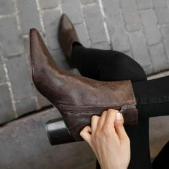 Luna | Chocolate Snake Print 16 Luna | Chocolate Snake Print -Thursday Boots Sales 1024x1024 Women Luna ChocolateSnake 080422 2