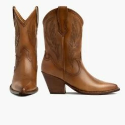 Sierra | Tan -Thursday Boots Sales 1024x1024 Women Sierra Tan 032823 FrontSide