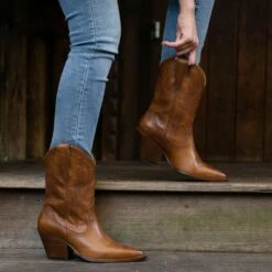 Sierra | Tan -Thursday Boots Sales 1024x1024 Women Sierra Tan 112122 1