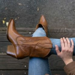 Sierra | Tan -Thursday Boots Sales 1024x1024 Women Sierra Tan 112122 3