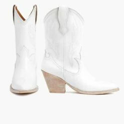 Sierra | White -Thursday Boots Sales 1024x1024 Women Sierra White 032823 FrontSide