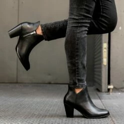 Uptown | Black -Thursday Boots Sales 1024x1024 Women Uptown Black 092022 2